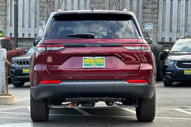 New 2026 Jeep Grand Cherokee Altitude image 5