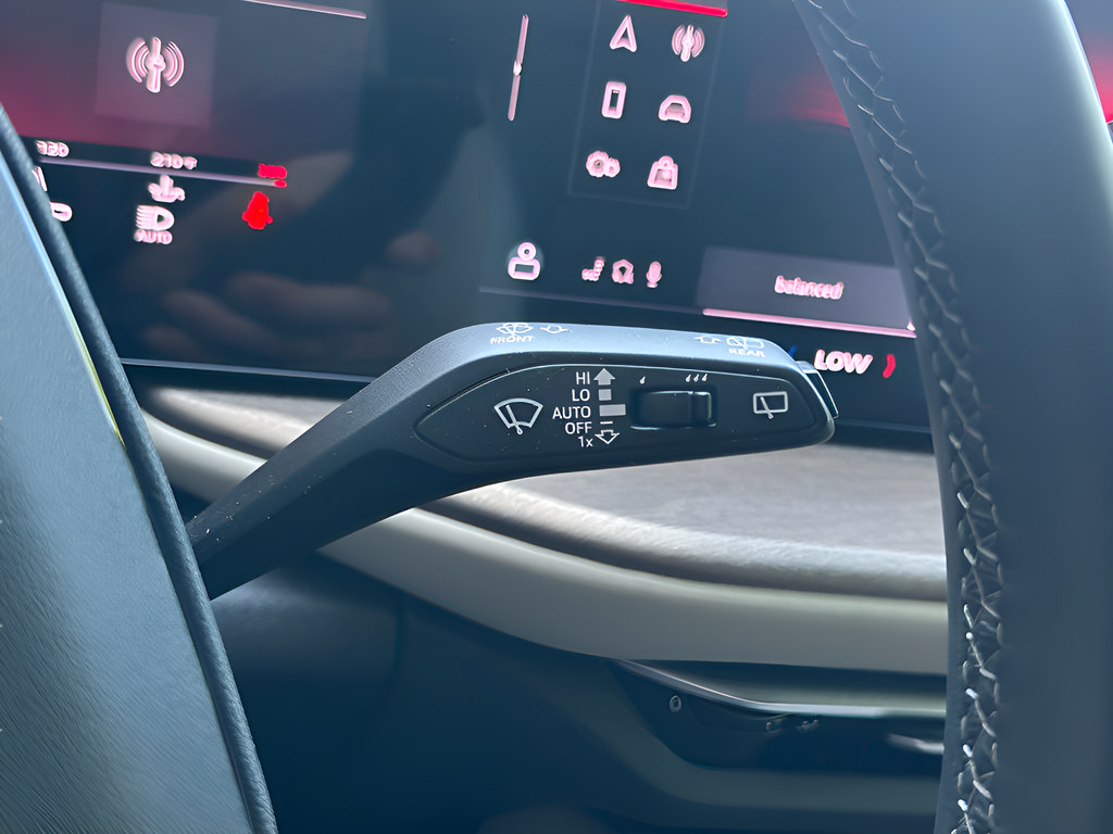 Certified 2025 Audi Q5 Premium AWD/4WD image 11
