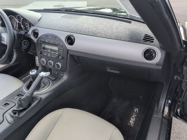 Used 2011 MAZDA MX-5 Miata Grand Touring RWD image 32