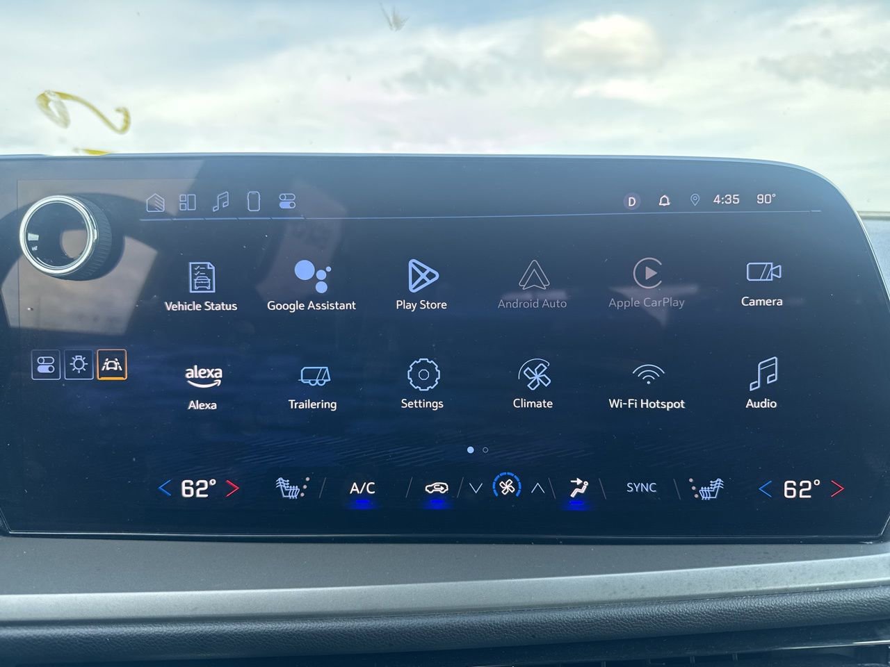 Used 2025 Chevrolet Traverse LT image 48