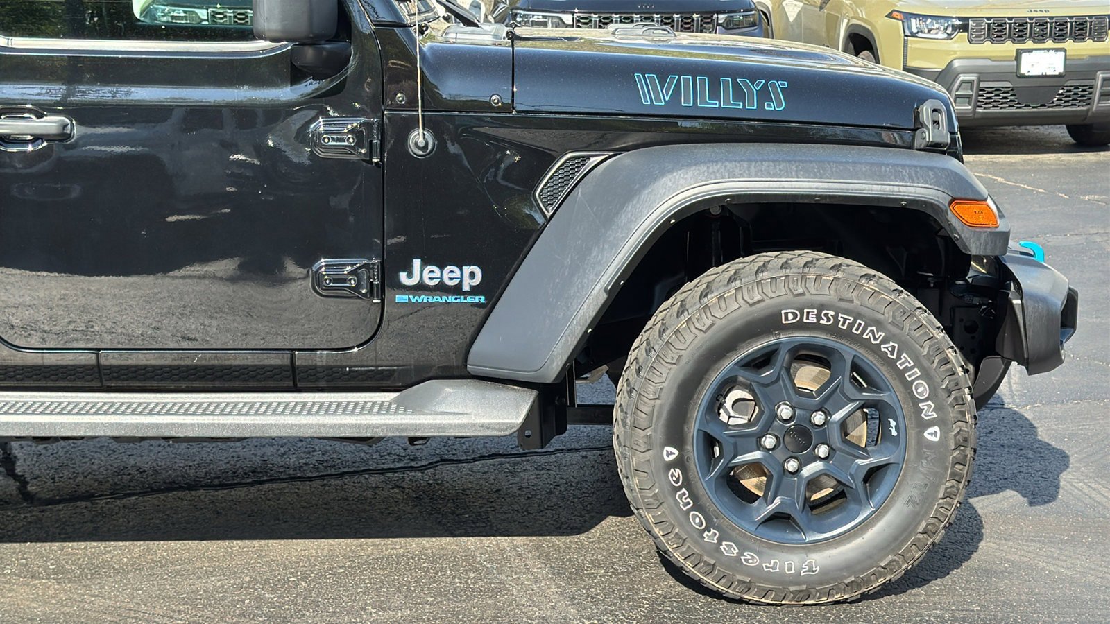 Certified 2023 Jeep Wrangler Unlimited w/ Sun & Screen Package AWD/4WD image 11