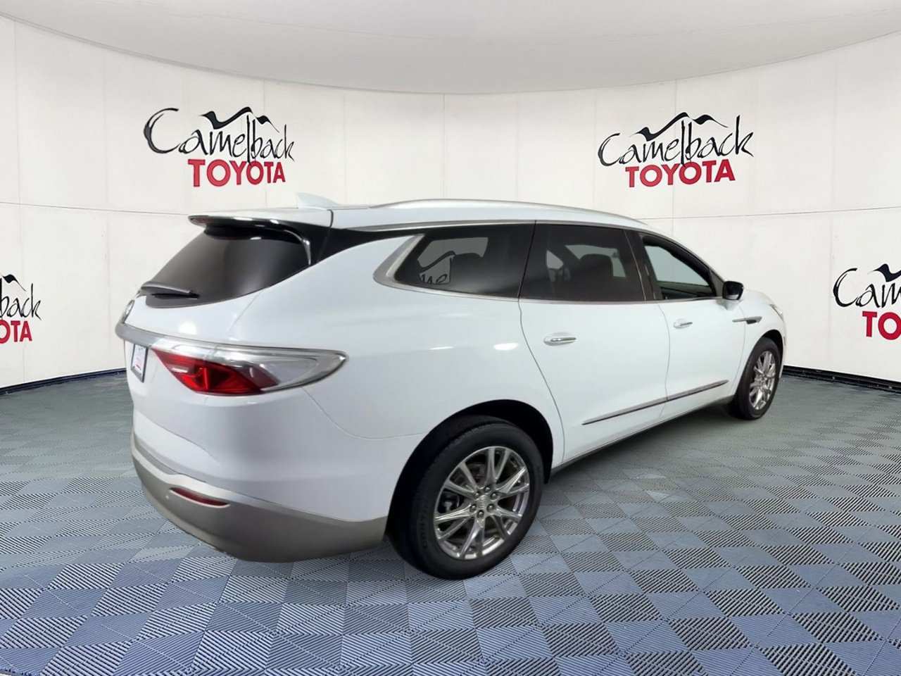 Used 2022 Buick Enclave Premium FWD image 2