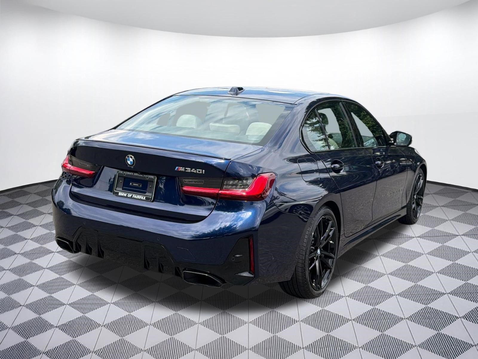 Used 2023 BMW M340i RWD image 9