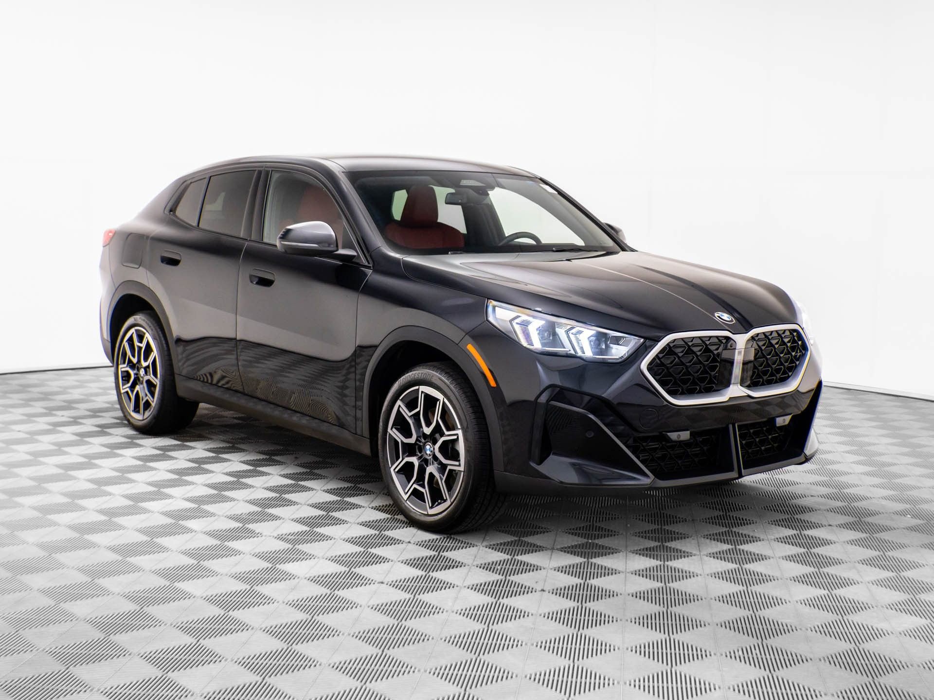 Certified 2025 BMW X2 xDrive28i image 8