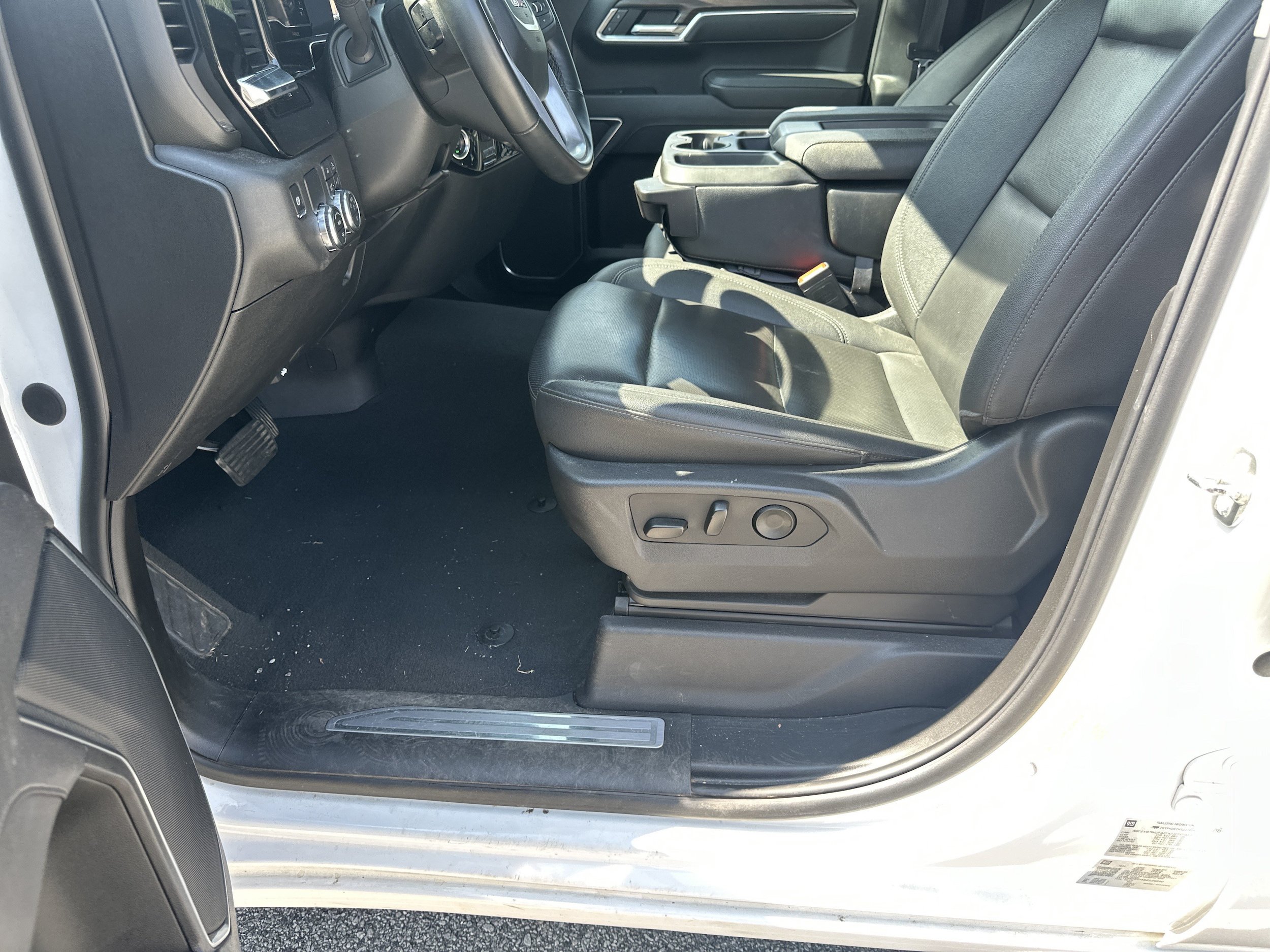 Used 2025 GMC Sierra 1500 SLT RWD image 9
