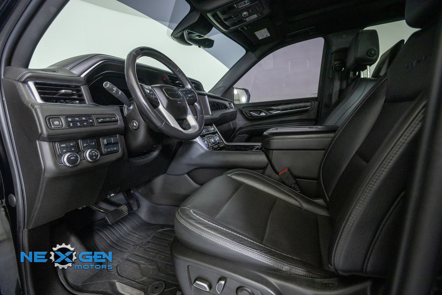 Used 2023 GMC Yukon Denali w/ Advanced Technology Package AWD/4WD image 10