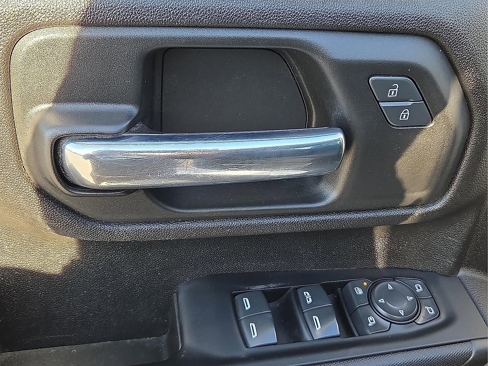 Used 2022 Chevrolet Silverado 2500 Custom w/ Custom Value Package image 13