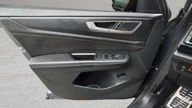 Used 2024 Volkswagen Atlas Cross Sport SEL Premium R-Line AWD/4WD image 17