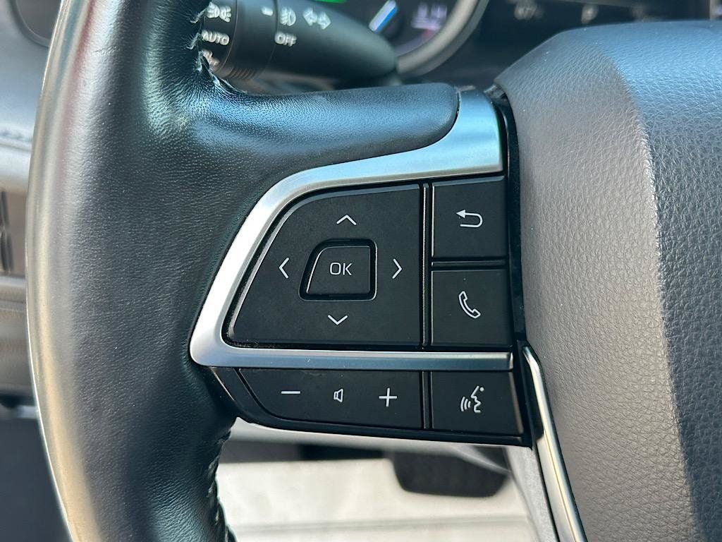 Certified 2020 Toyota Highlander XLE AWD/4WD image 20