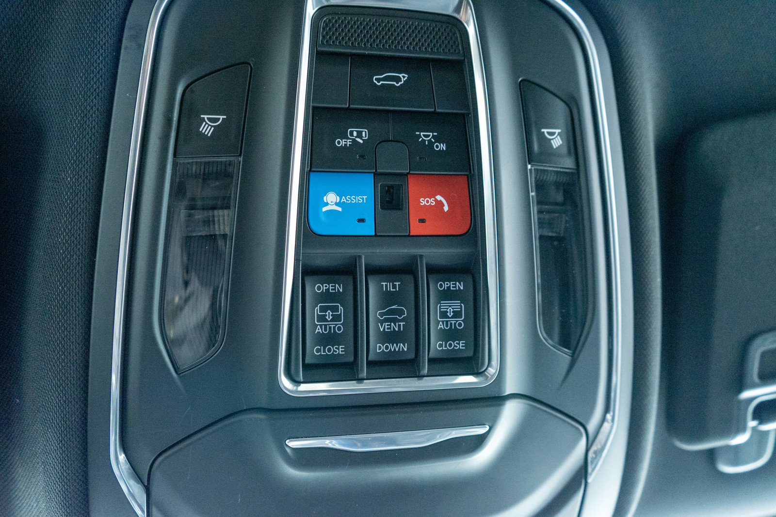 Used 2023 Jeep Grand Cherokee Trailhawk w/ Luxury Tech Group III image 26