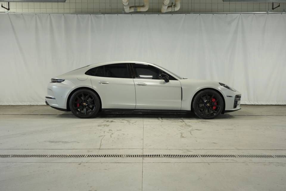 Certified 2025 Porsche Panamera GTS image 8