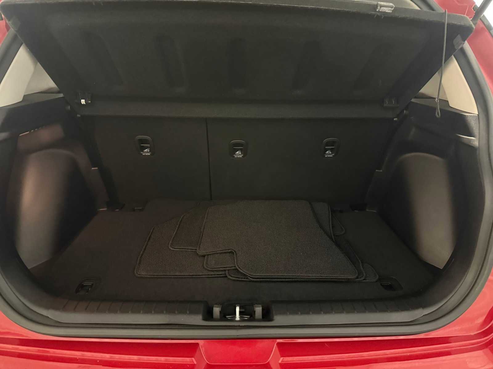 Used 2023 Hyundai Venue SEL FWD image 25