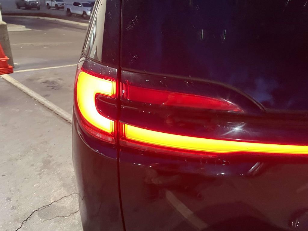 Used 2023 Chrysler Pacifica Touring-L image 19