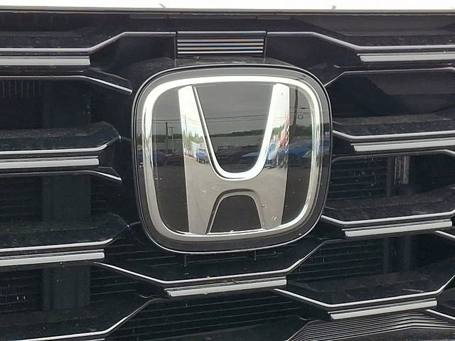 Used 2025 Honda Pilot Touring image 10