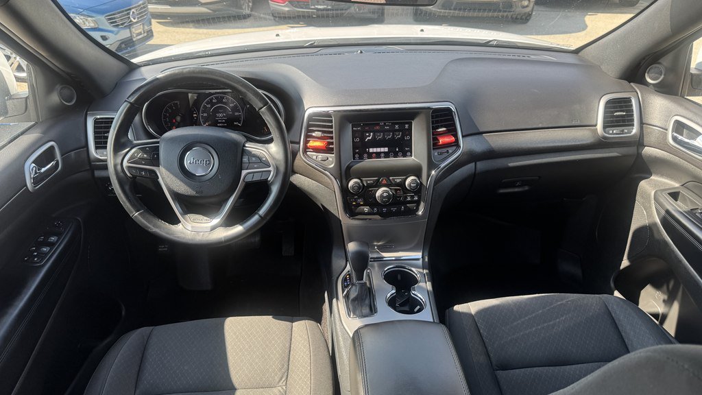 Used 2018 Jeep Grand Cherokee Laredo AWD/4WD image 23