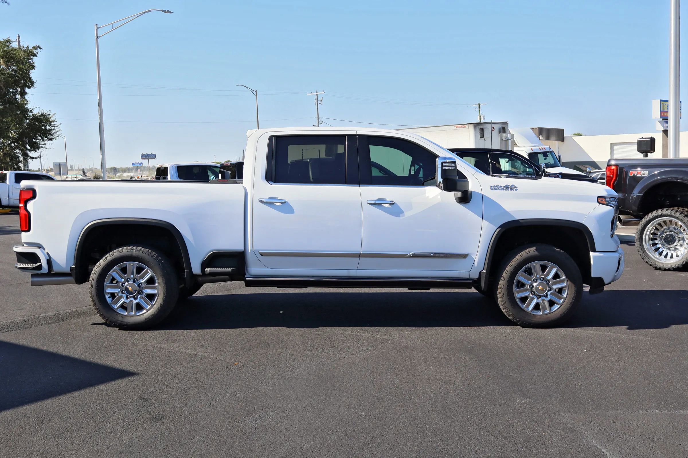 Used 2024 Chevrolet Silverado 2500 High Country w/ High Country Premium Package AWD/4WD image 8