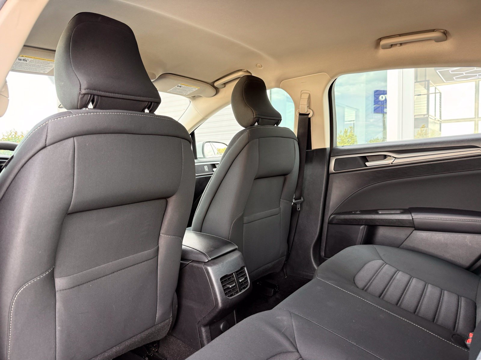 Used 2019 Ford Fusion SE FWD image 16