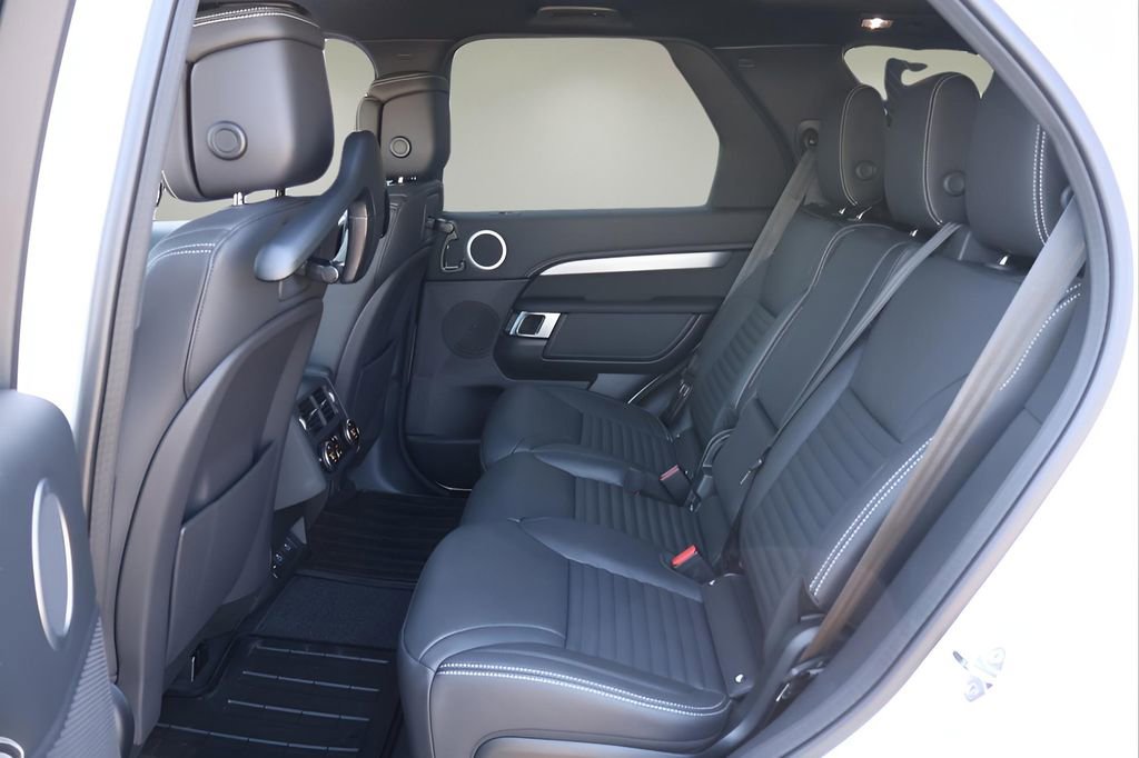 New 2026 Land Rover Discovery Dynamic SE AWD/4WD image 13