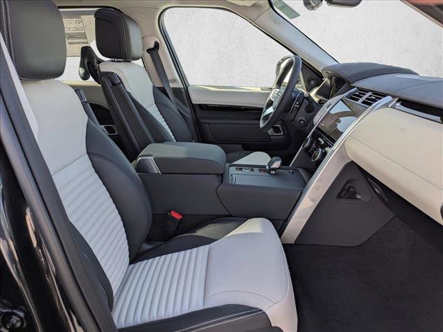 New 2026 Land Rover Discovery S image 17