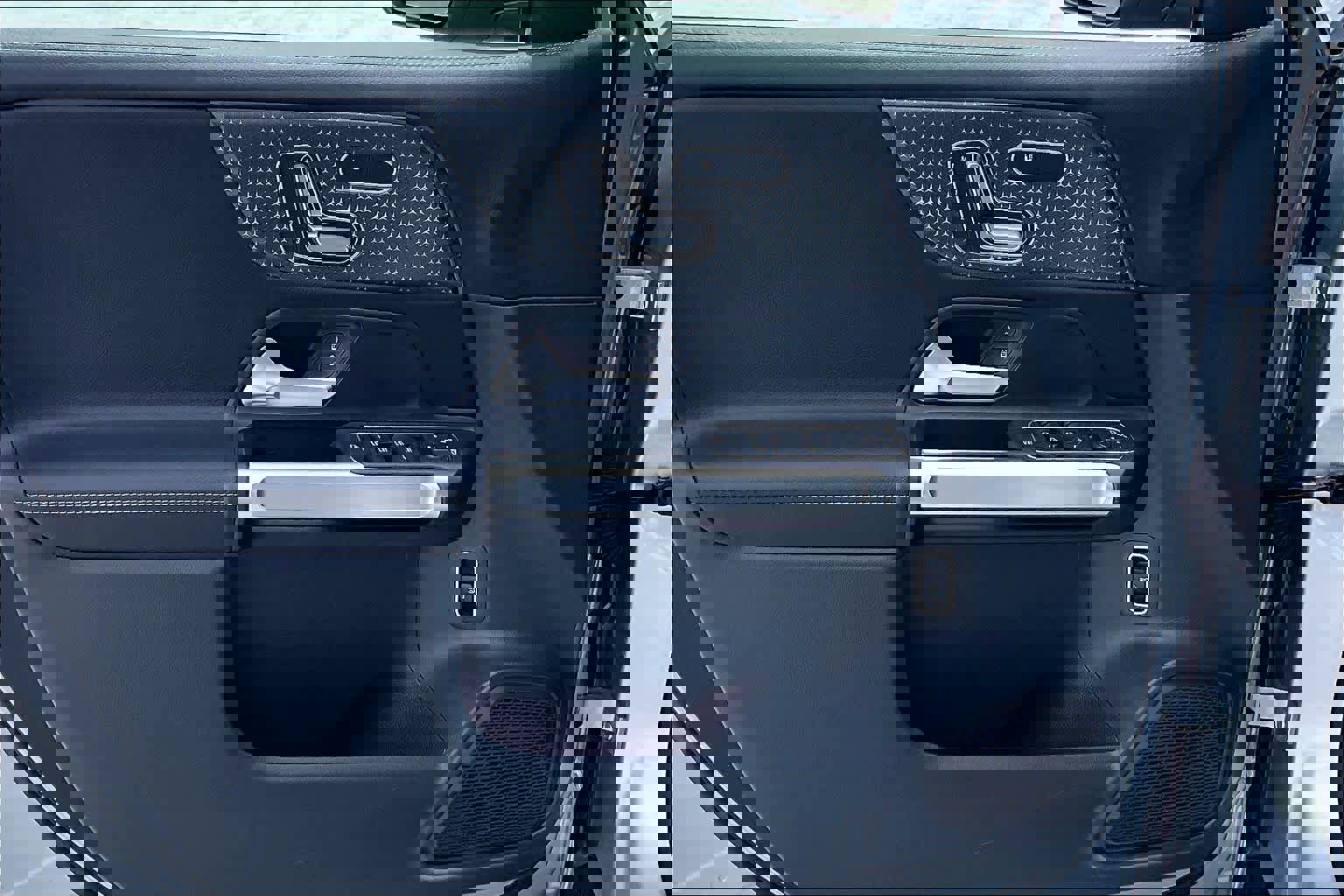 Used 2025 Mercedes-Benz GLB 250 image 21