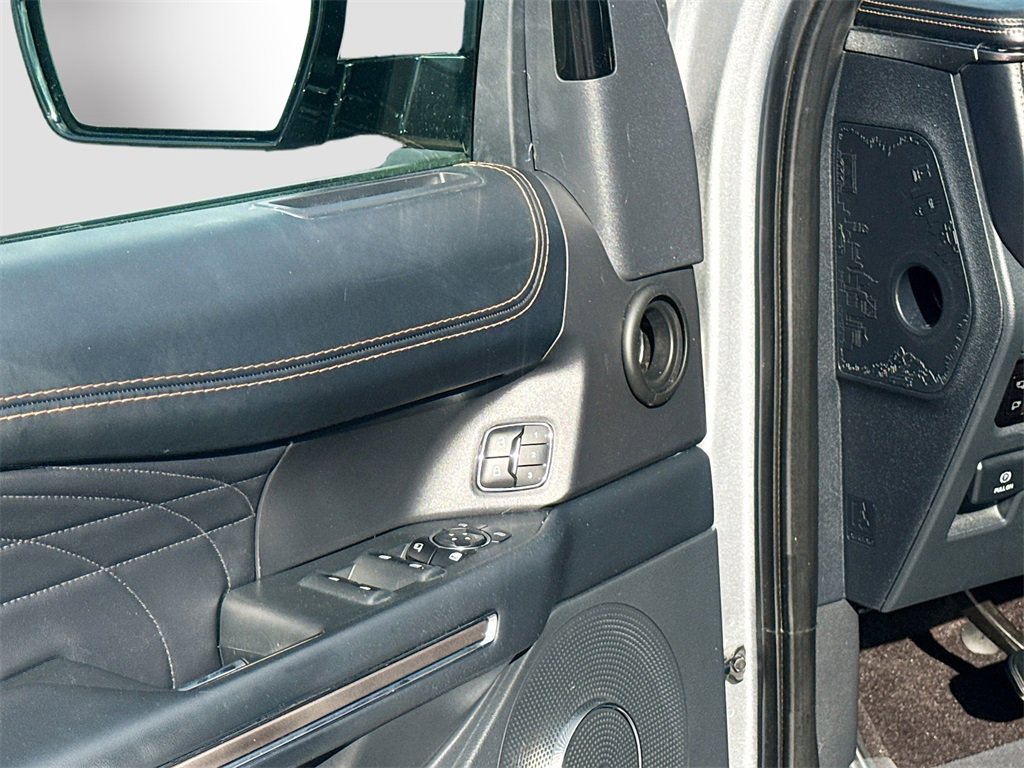 Used 2023 Ford Expedition Platinum image 18