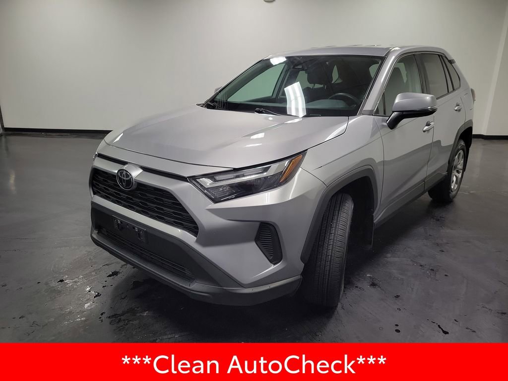Used 2023 Toyota RAV4 LE AWD/4WD image 4