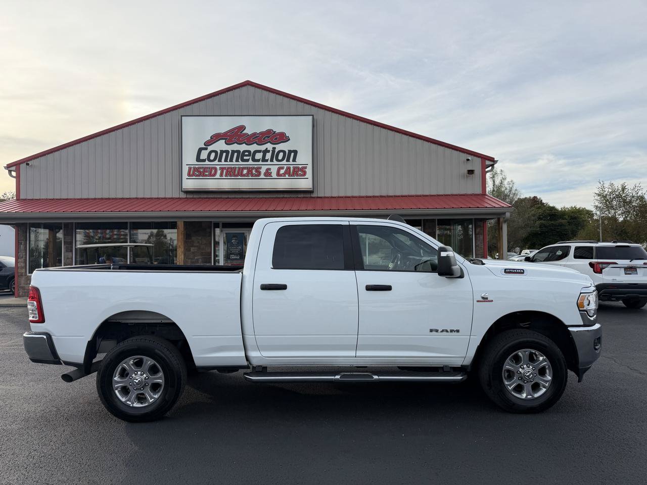 Used 2024 RAM 2500 Big Horn AWD/4WD image 3