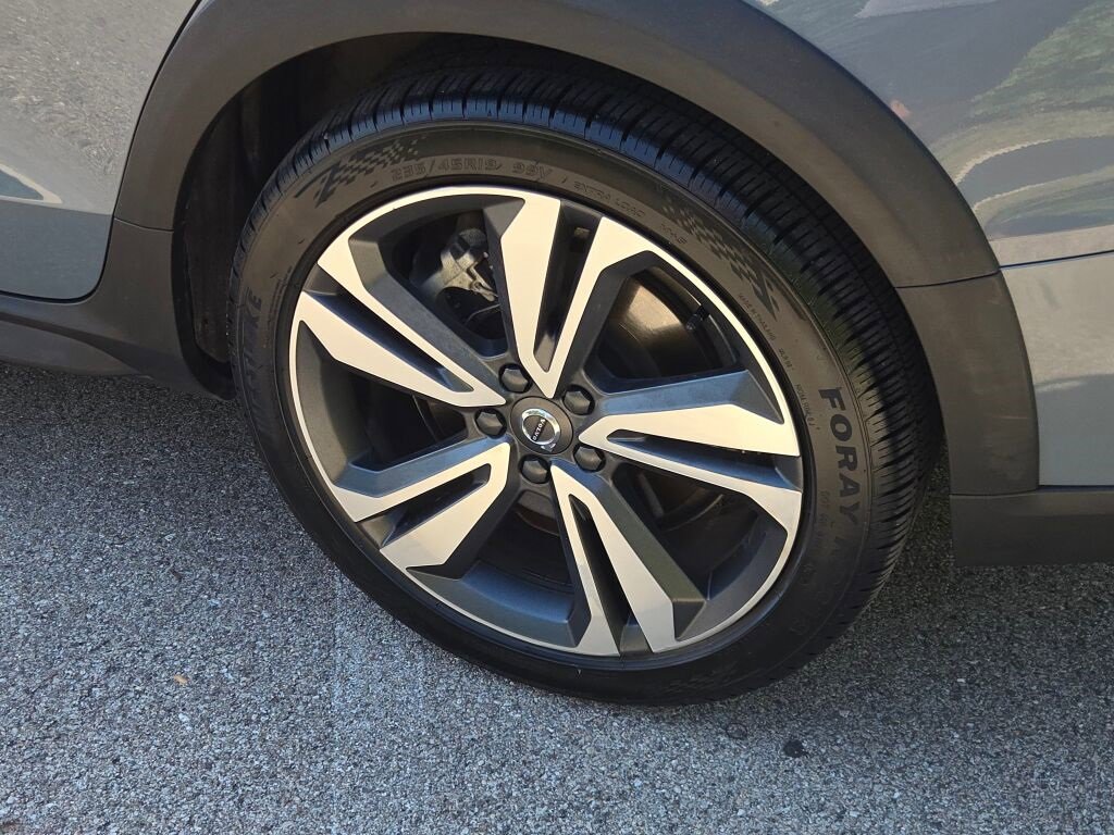 Used 2024 Volvo V60 B5 Cross Country Plus image 17