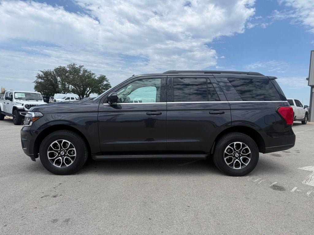 Used 2024 Ford Expedition XLT RWD image 2