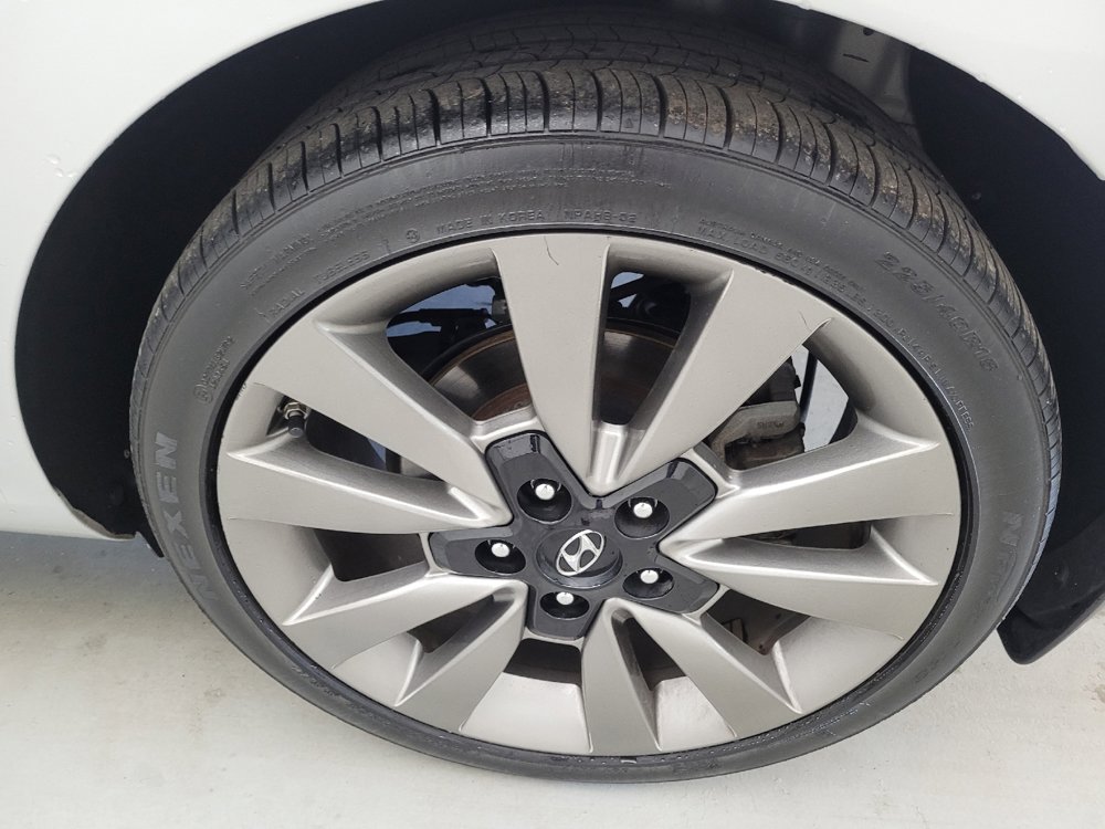 Used 2018 Hyundai Elantra GT Sport FWD image 31