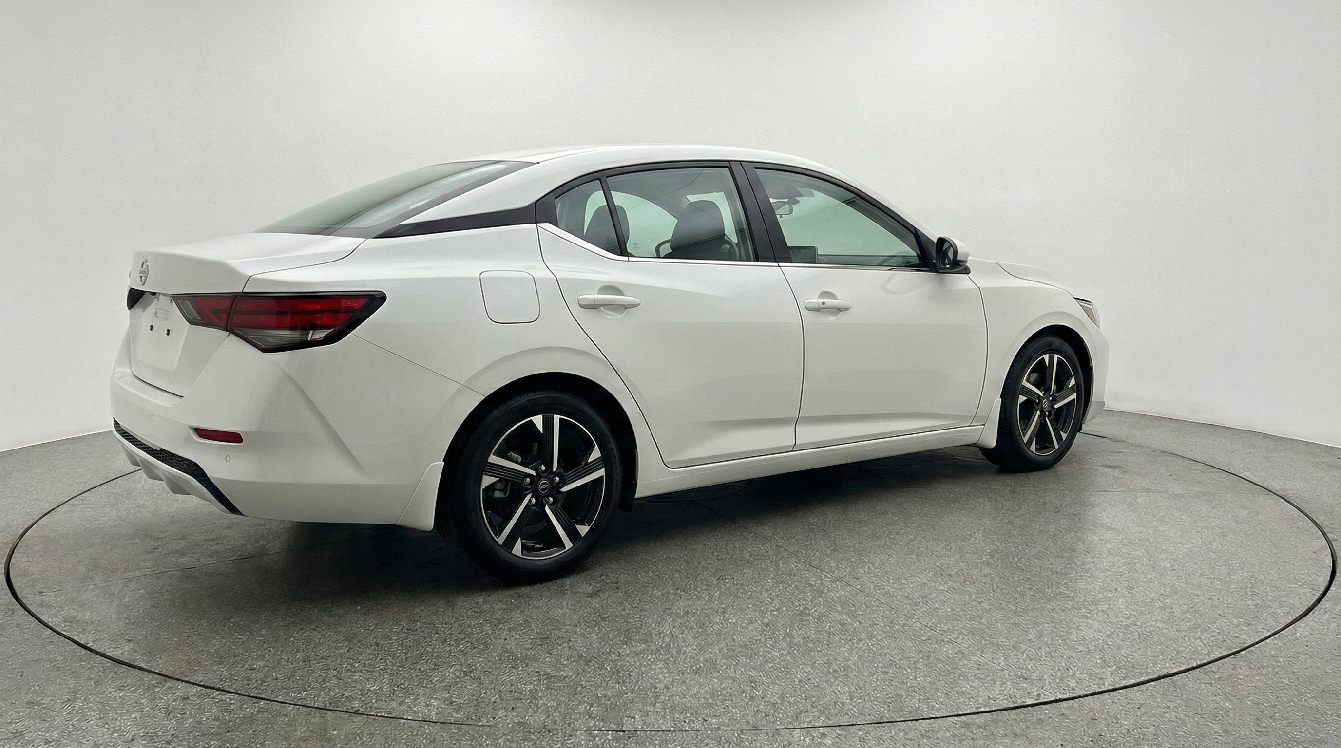 Used 2025 Nissan Sentra SV image 9