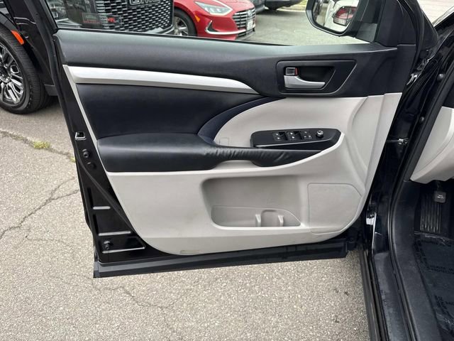Used 2015 Toyota Highlander XLE image 13