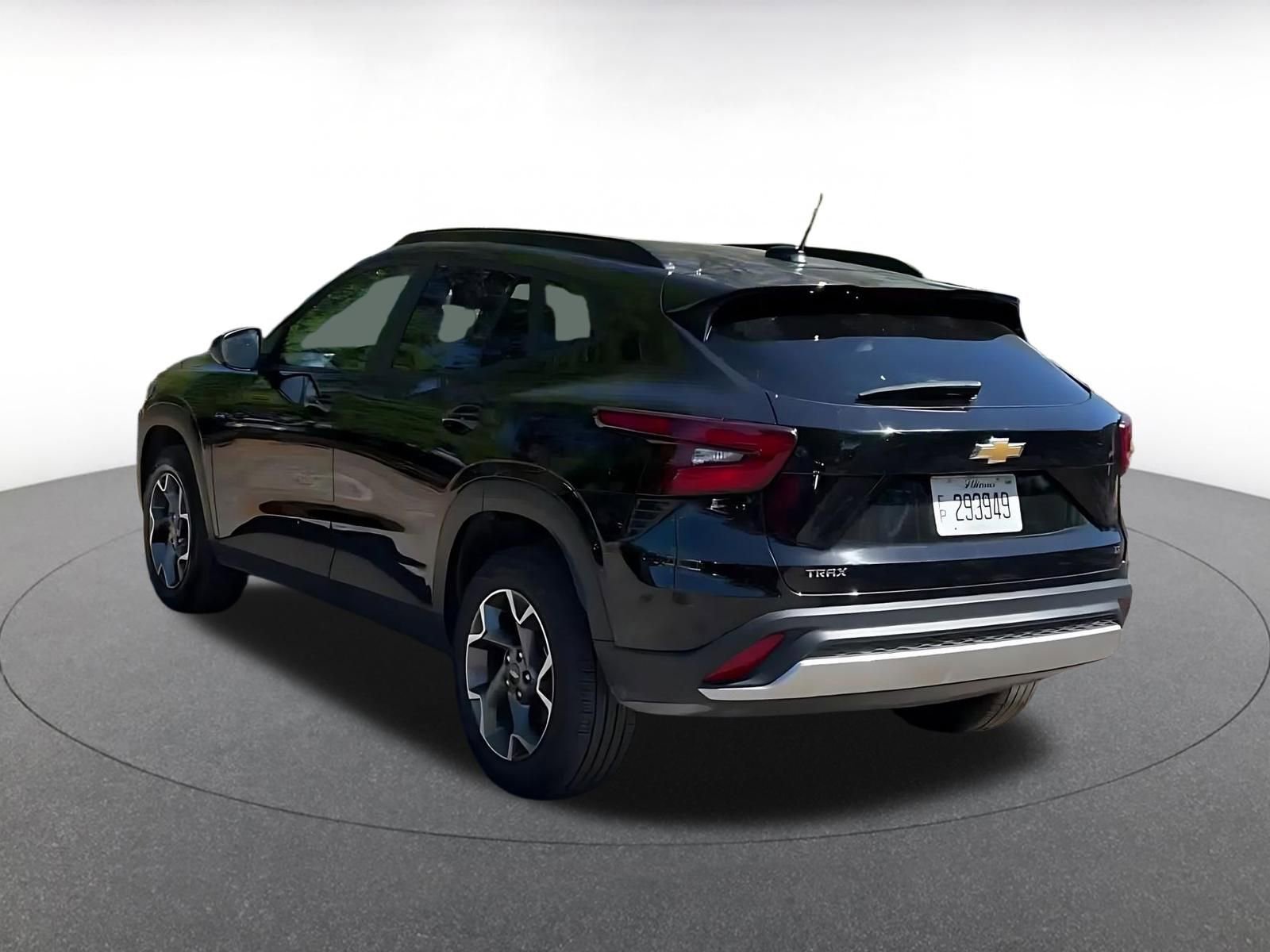 Used 2025 Chevrolet Trax LT w/ LT Convenience Package image 10