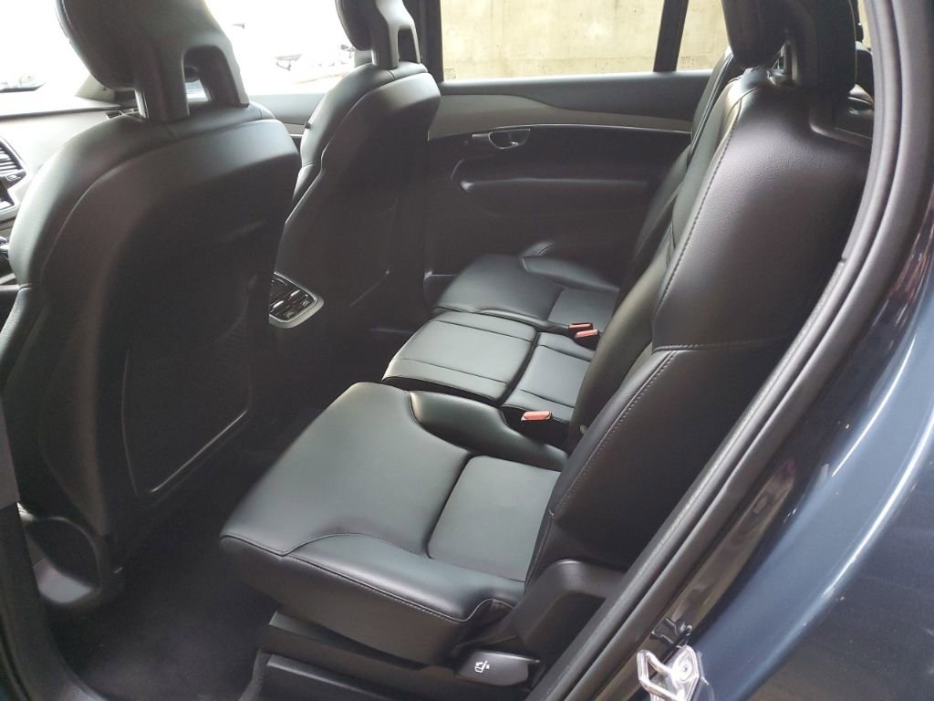 Certified 2022 Volvo XC90 T5 Momentum w/ Advanced Package image 14