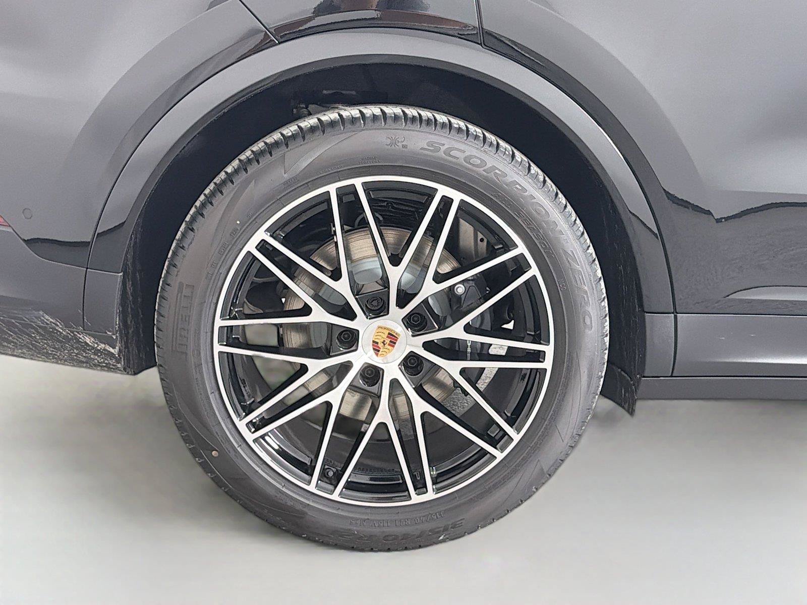 Certified 2026 Porsche Cayenne AWD/4WD image 13