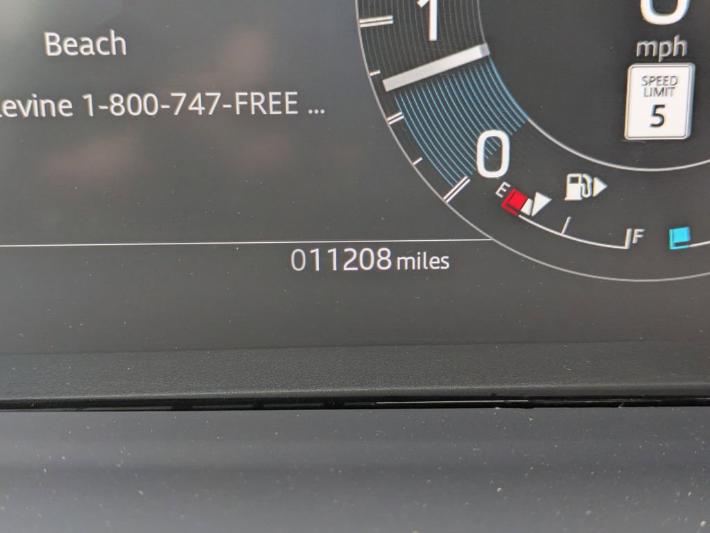 Certified 2025 Land Rover Discovery S image 32