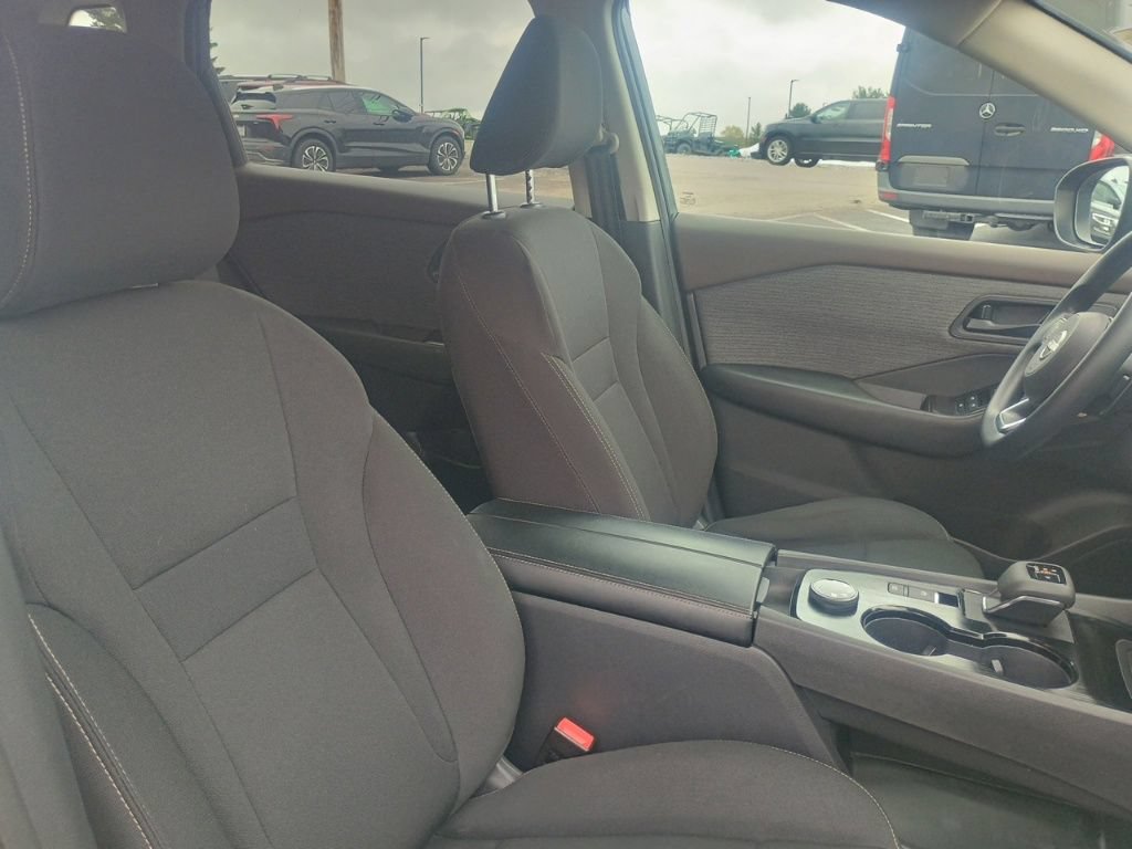 Used 2023 Nissan Rogue S AWD/4WD image 19