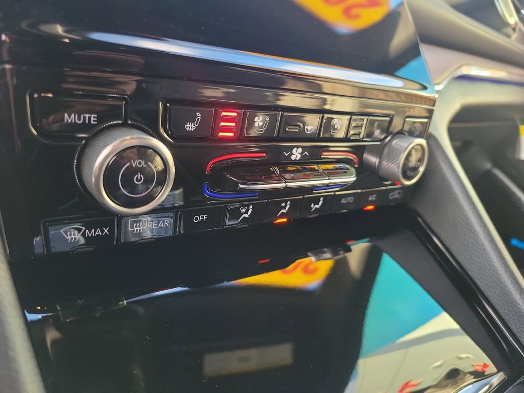 Used 2025 Jeep Grand Cherokee Summit w/ Obsidian Package image 21