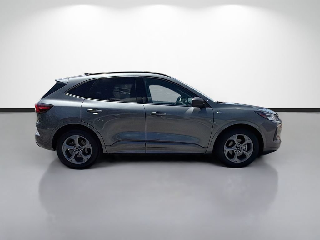 Used 2023 Ford Escape ST-Line FWD image 2