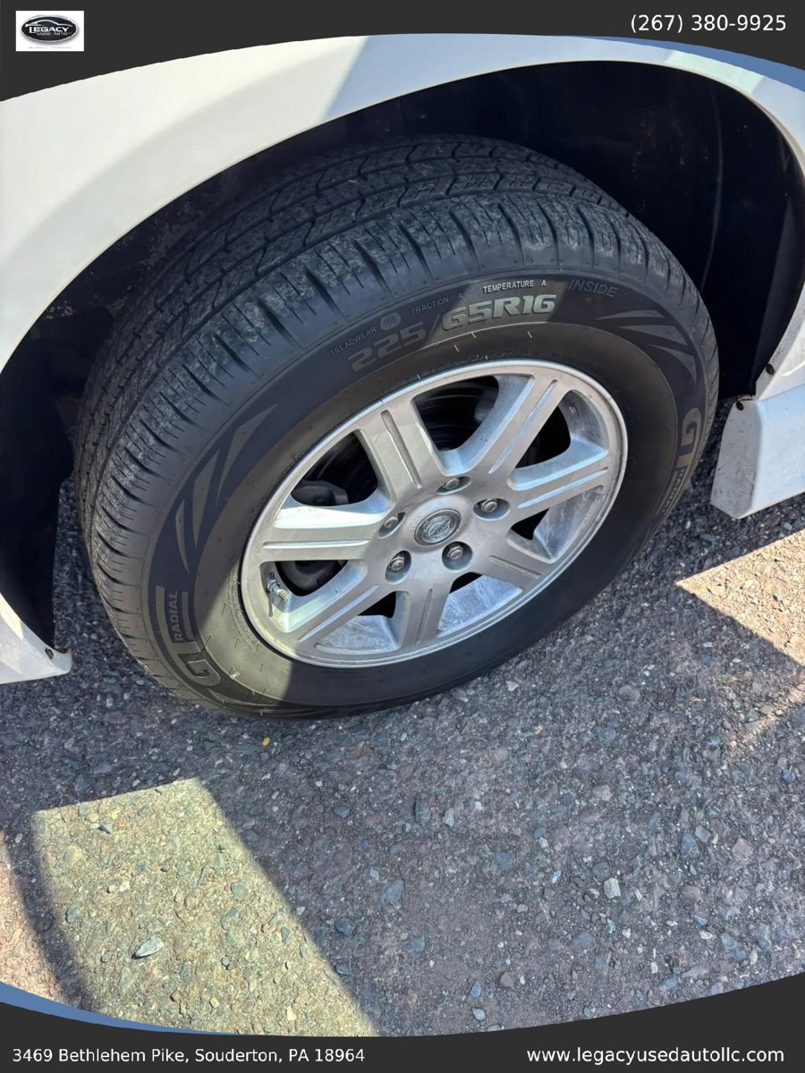 Used 2010 Chrysler Town & Country Touring FWD image 71
