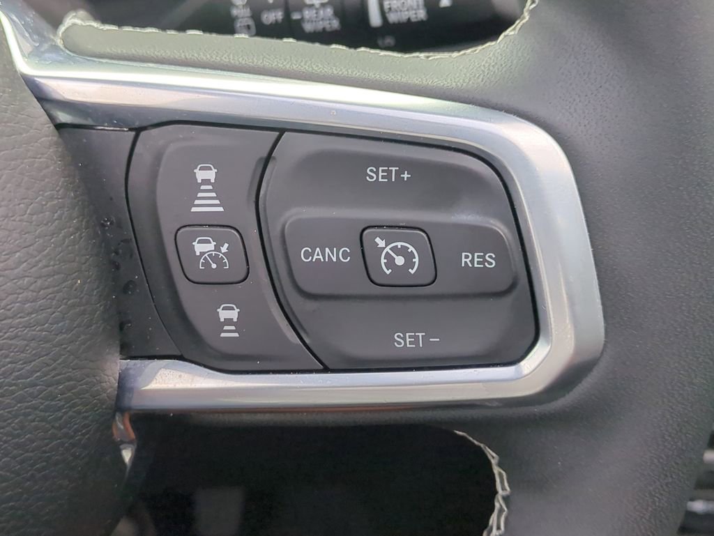 Used 2025 Jeep Wrangler Unlimited Sahara w/ Safety Group AWD/4WD image 28