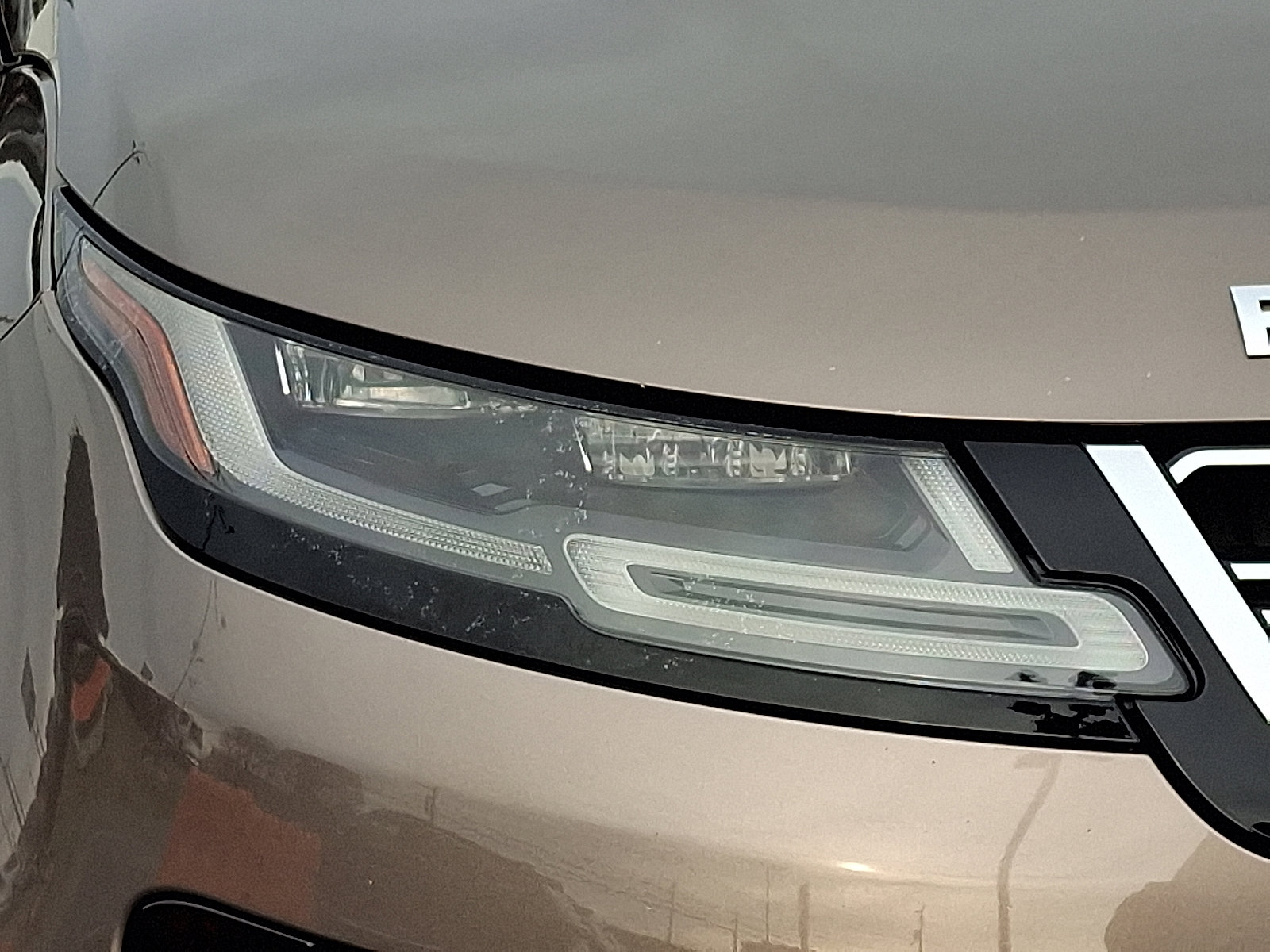 Used 2020 Land Rover Range Rover Evoque SE image 9