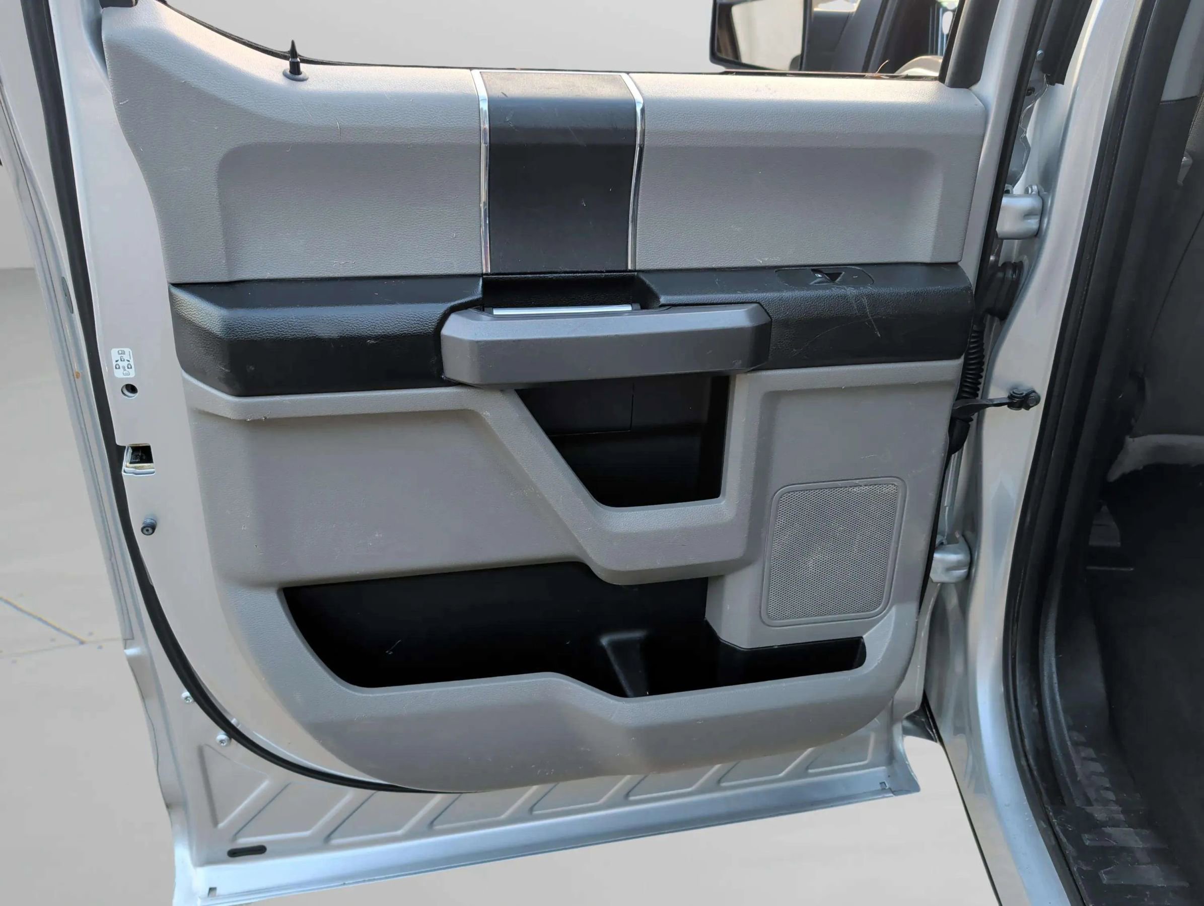Used 2015 Ford F150 XLT AWD/4WD image 30