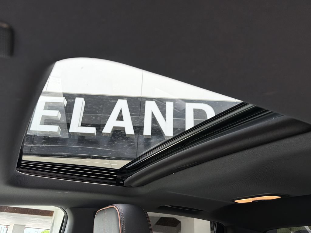Certified 2025 GMC Canyon AT4 w/ Nightfall Edition AWD/4WD image 28
