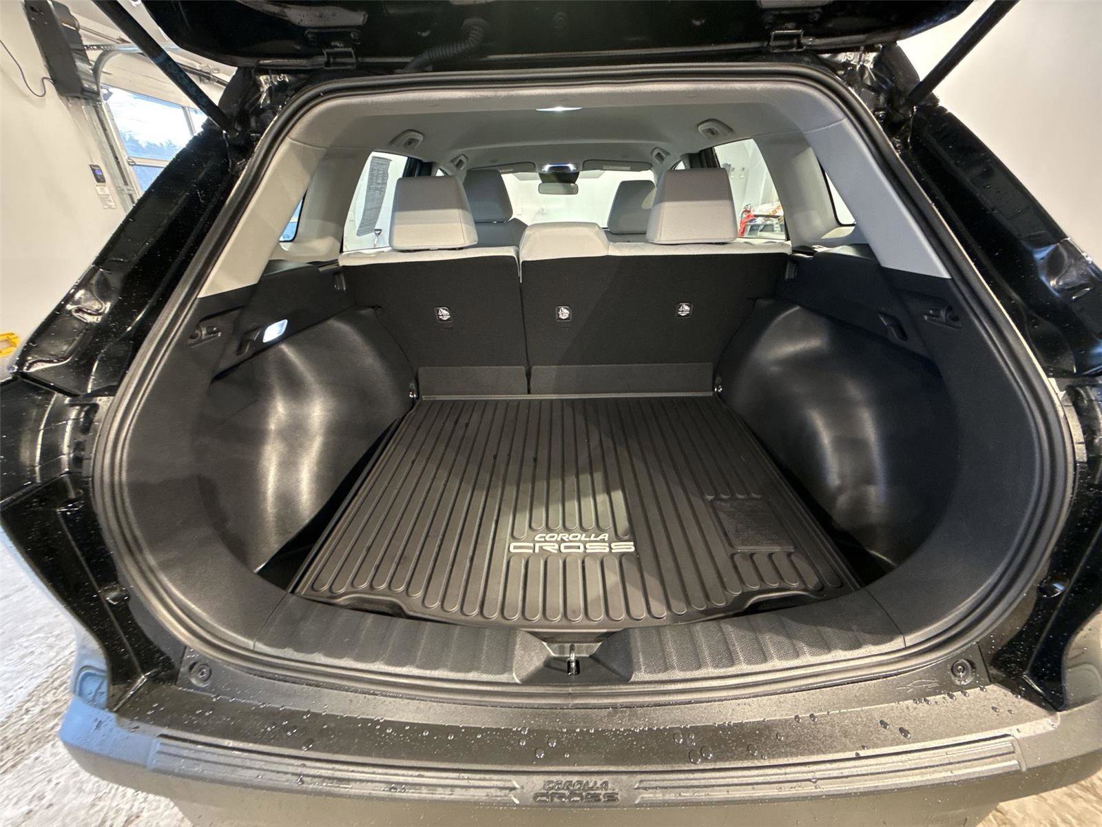 Used 2023 Toyota Corolla Cross L image 19