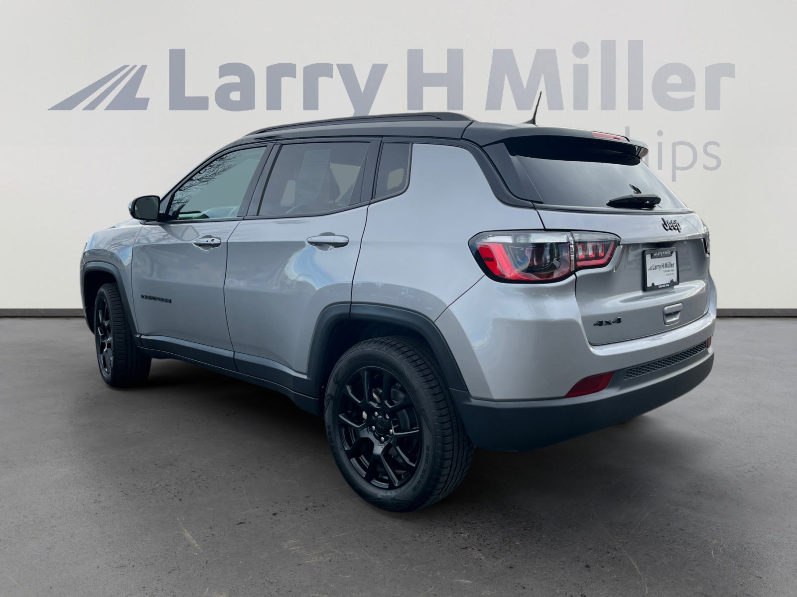 Used 2022 Jeep Compass Altitude w/ Convenience Group image 3
