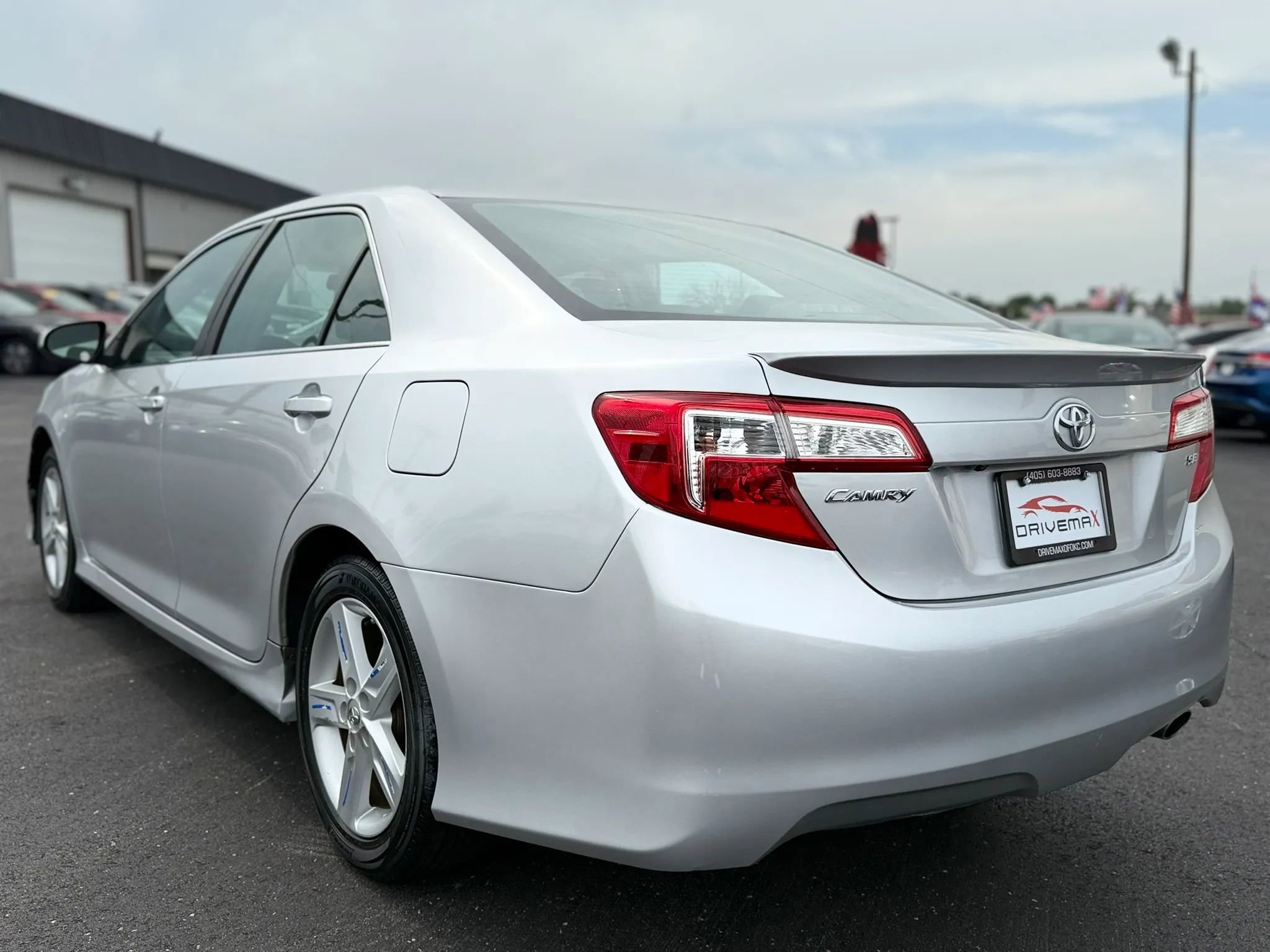 Used 2014 Toyota Camry SE FWD image 5