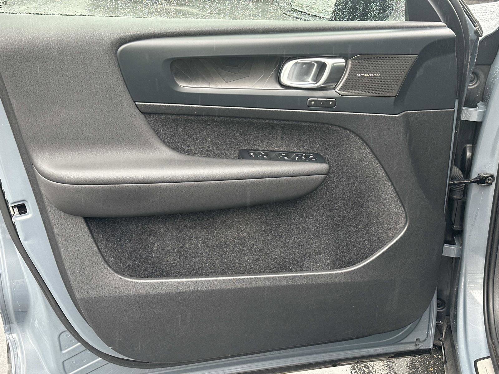 Certified 2023 Volvo C40 P8 Recharge Ultimate image 15