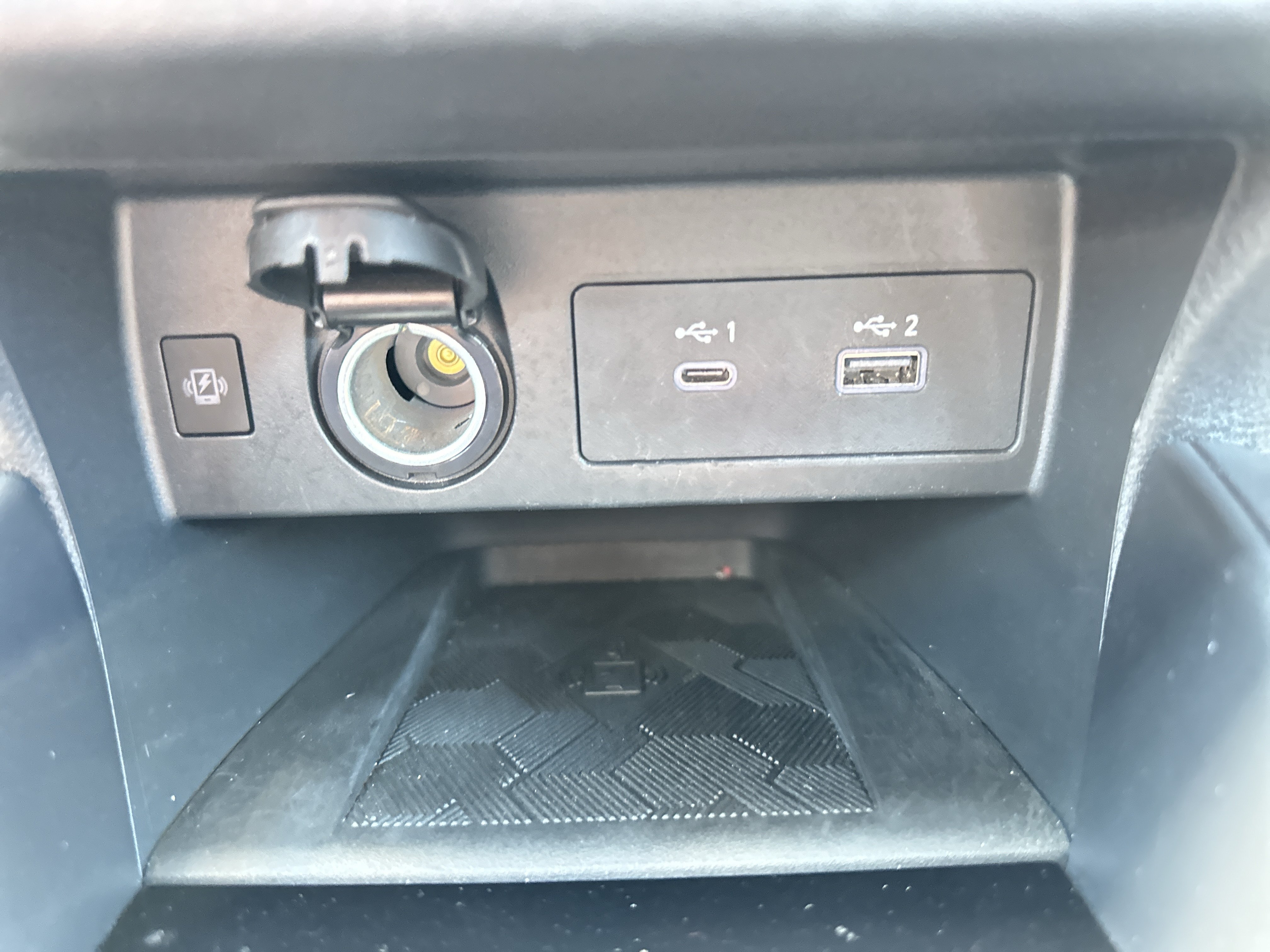 Used 2025 Nissan Versa SR w/ Trunk Package FWD image 16