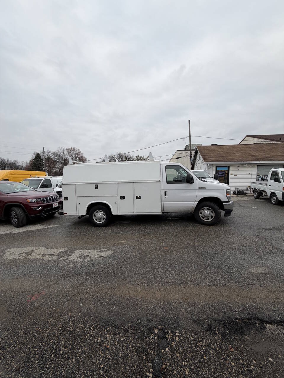 Used 2021 Ford E-350 and Econoline 350 Super Duty w/ Power Windows & Locks Group RWD image 19
